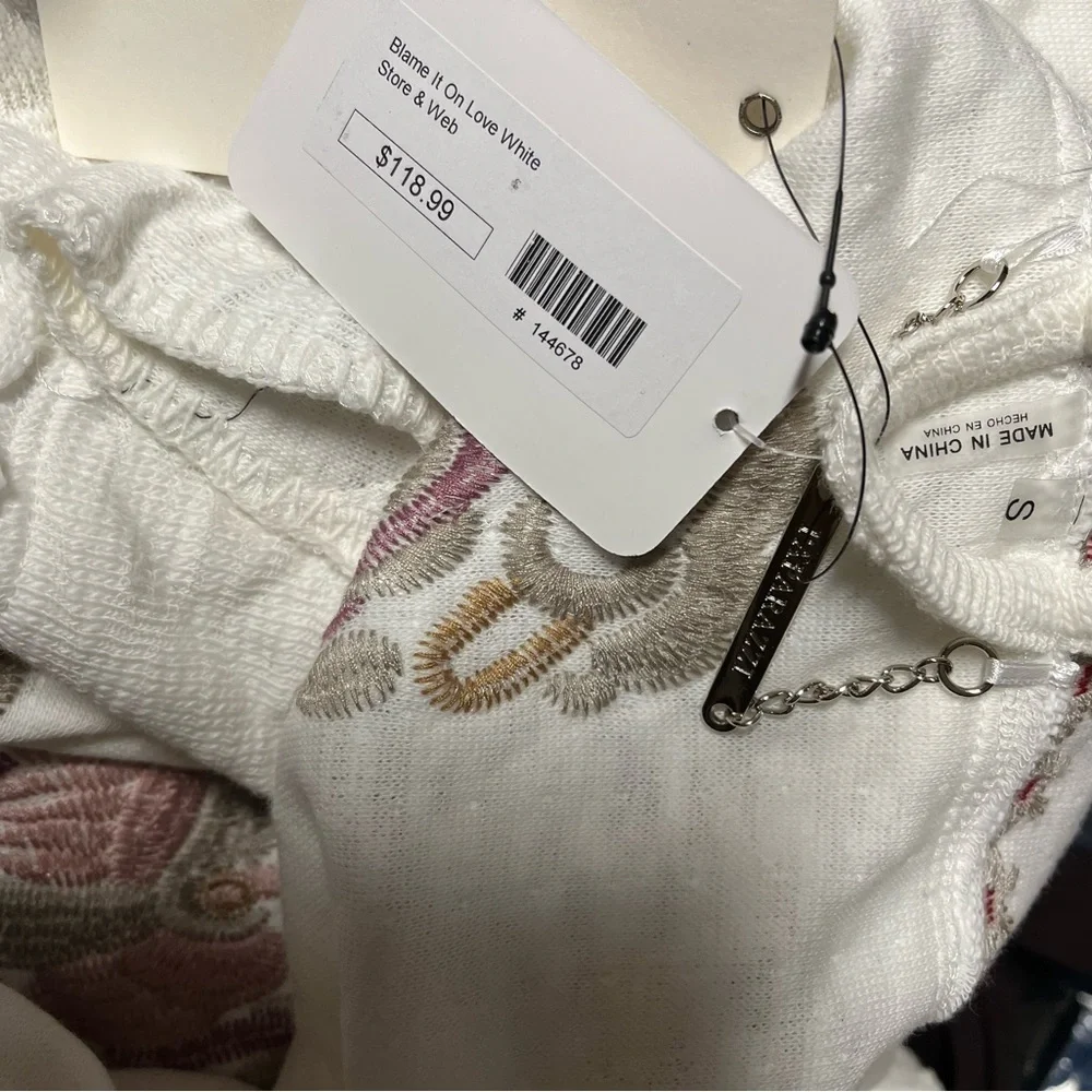 NWT Paparazzi Beautifully Embroidered Vest - Picture 6 of 9